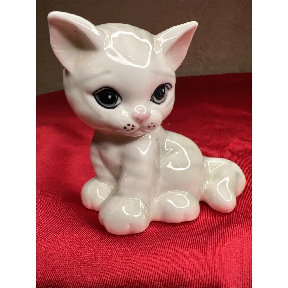 Russ Berrie & Co Gray Striped Kitten Figurine Green Eyes